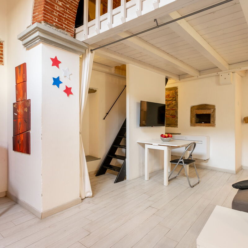 Oltrarno Loft: Dining Room, Living Room