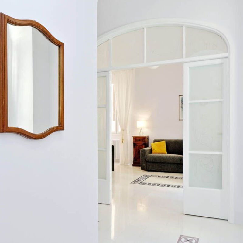 Carlo Alberto: Hallway to living area