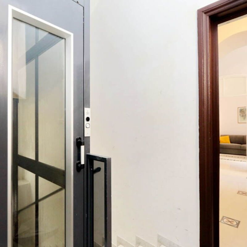 Carlo Alberto: Entrance to the apartment