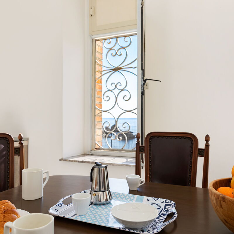 Sunrise Of Isola Bella: Cucina, Sala da pranzo