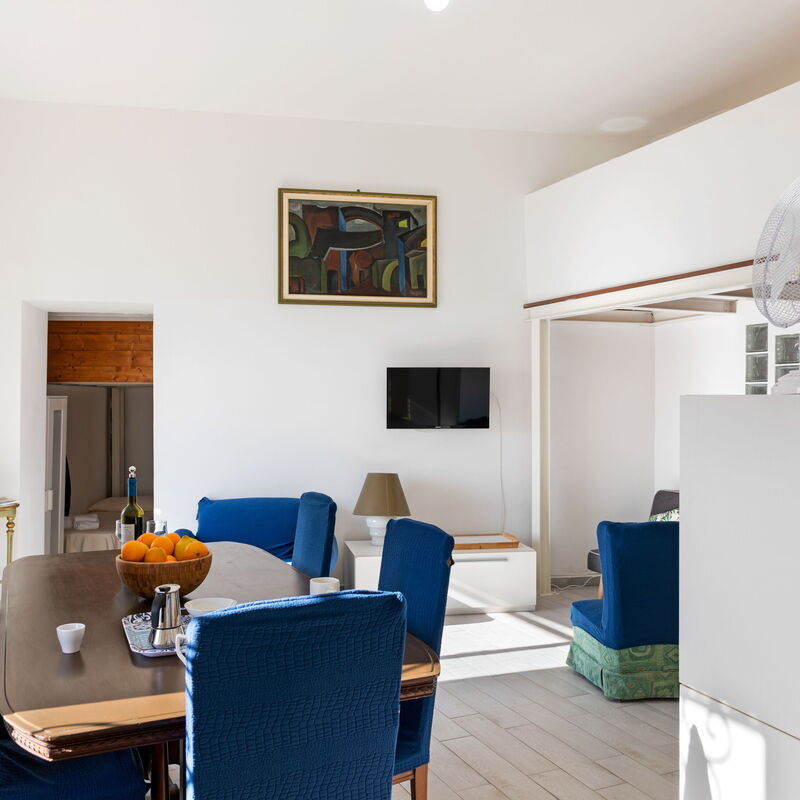 Sunrise Of Isola Bella: Cucina, Sala da pranzo