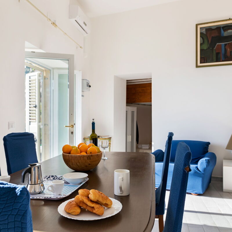 Sunrise Of Isola Bella: Cucina, Sala da pranzo