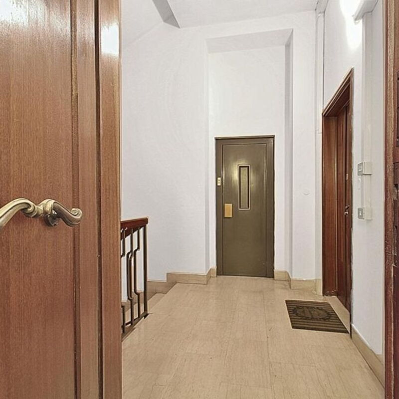 Malespini: Entrée principale, Extérieurs