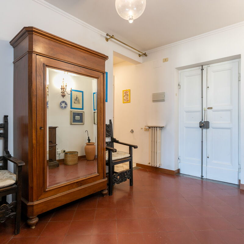 Canottieri: Main Entrance, Room Detail