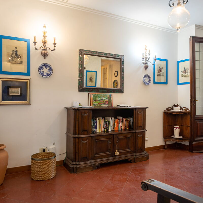 Canottieri: Main Entrance, Room Detail