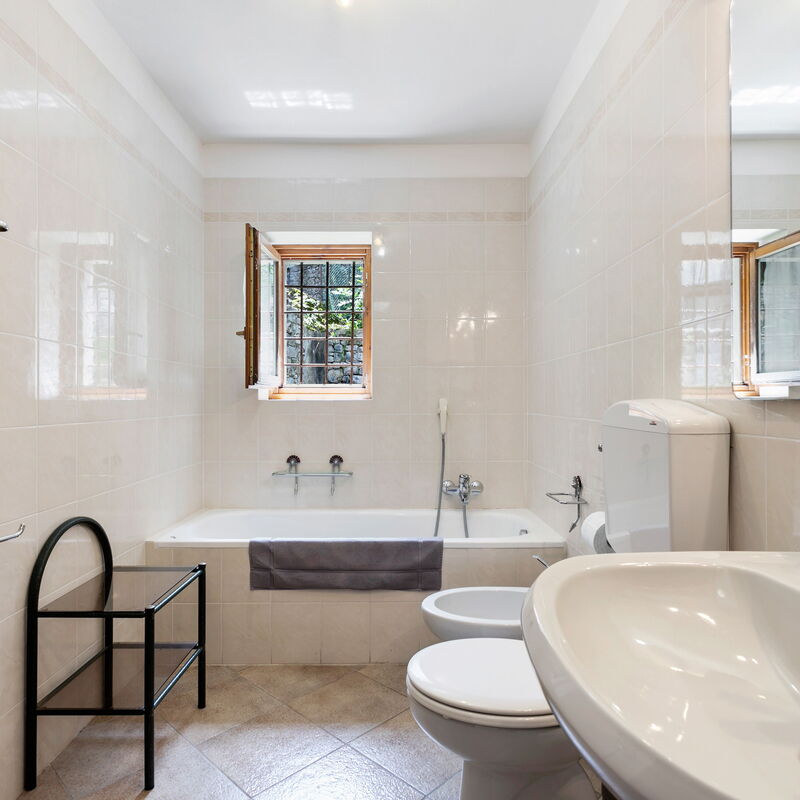 Casa Glicine On The Lake: Bathroom