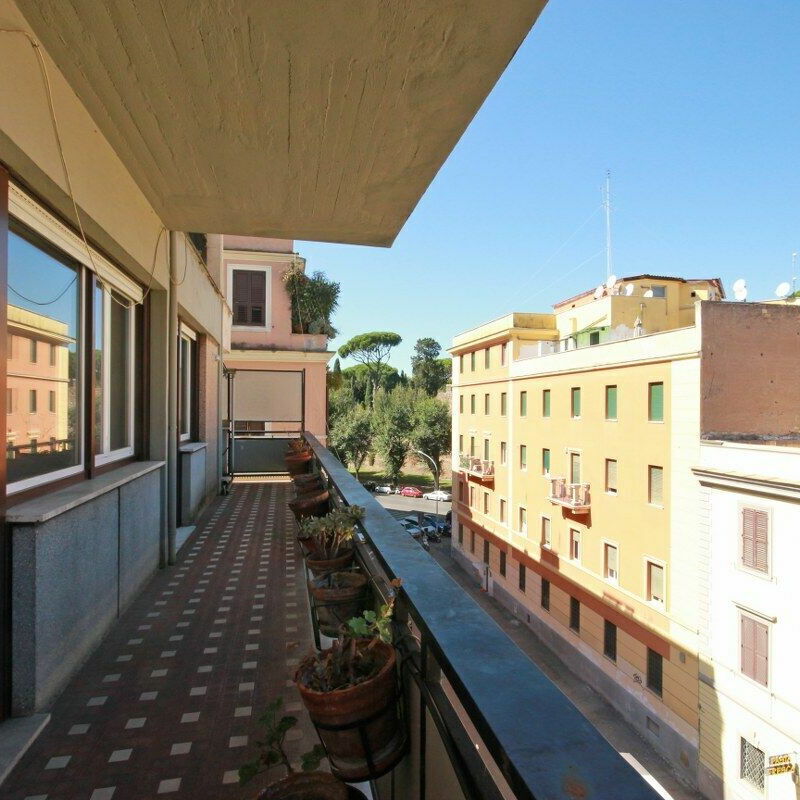 Giulietti 2250: Balcony / Terrace / Patio