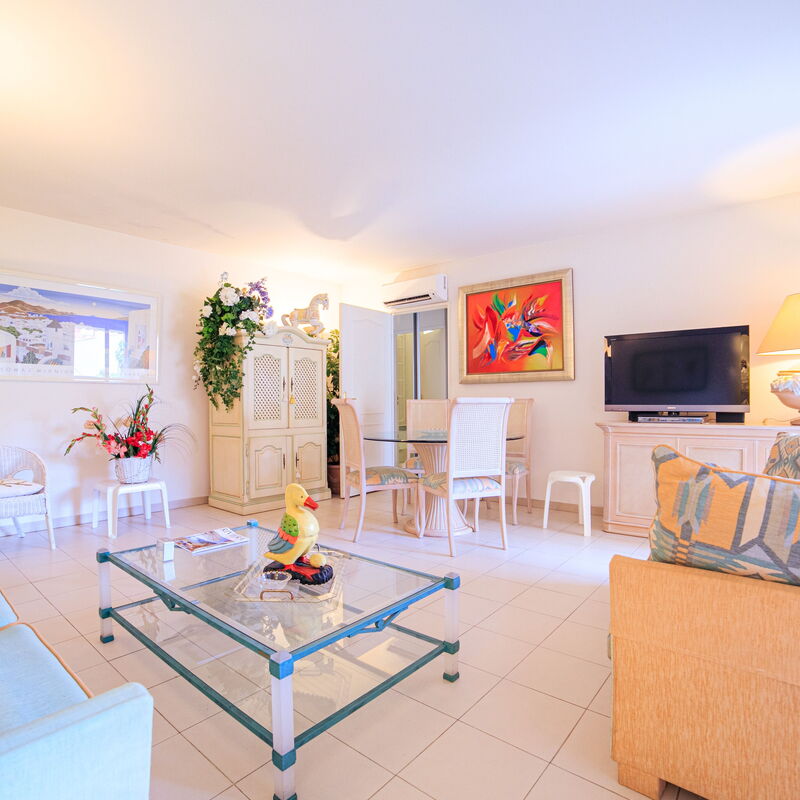 Appartement Les Allées: Living Room