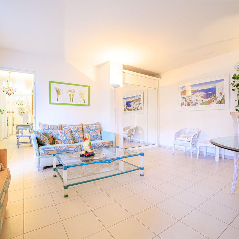 Appartement Les Allées: Living Room