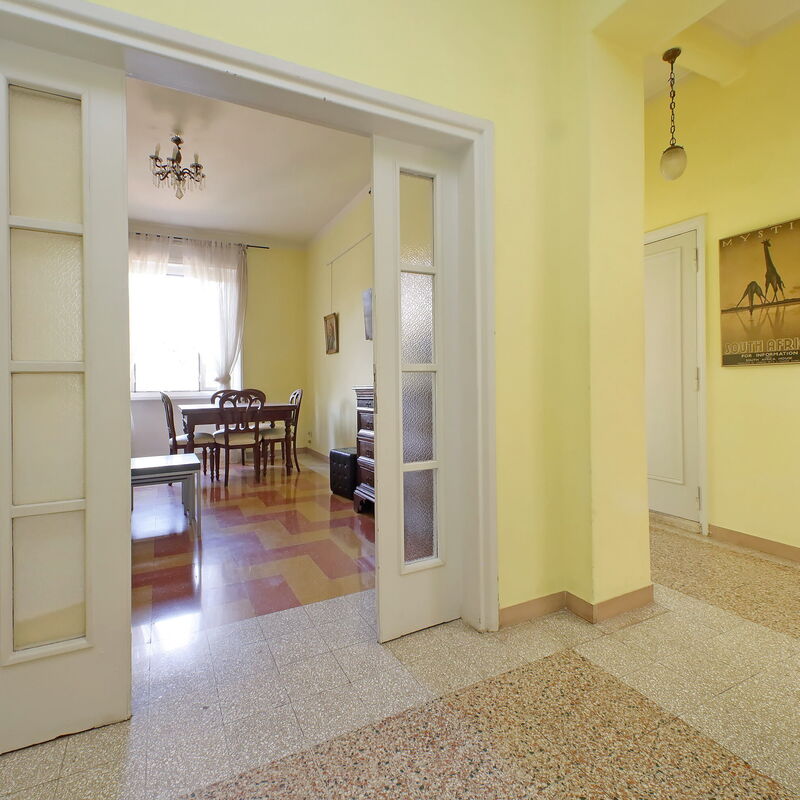 Cremona: Entrée principale, Salon