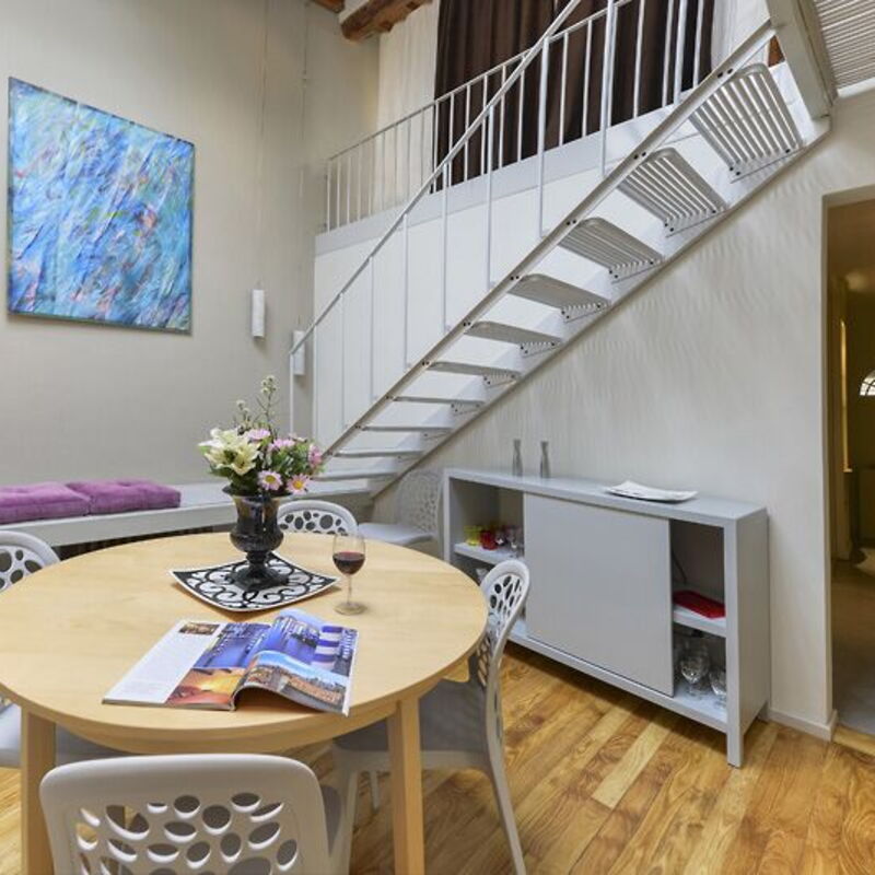 Luce: Dining Room, Living Room