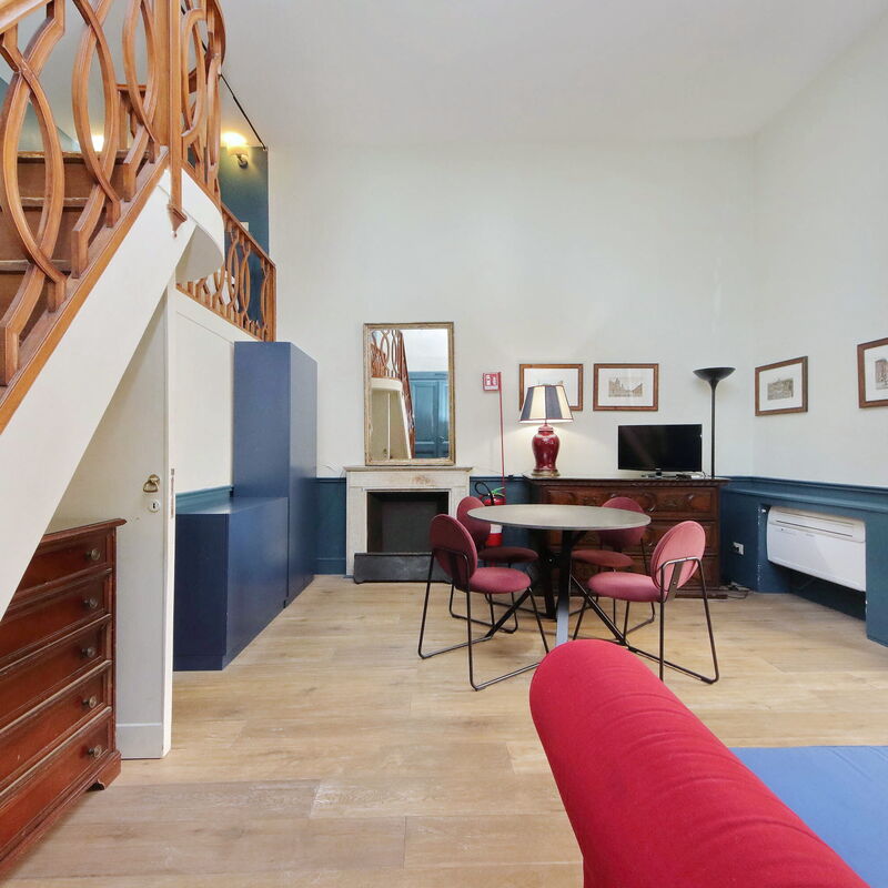 Studio con Soppalco • Via Gregoriana • Vicino Piazza di Spagna: Salle à manger, Salon