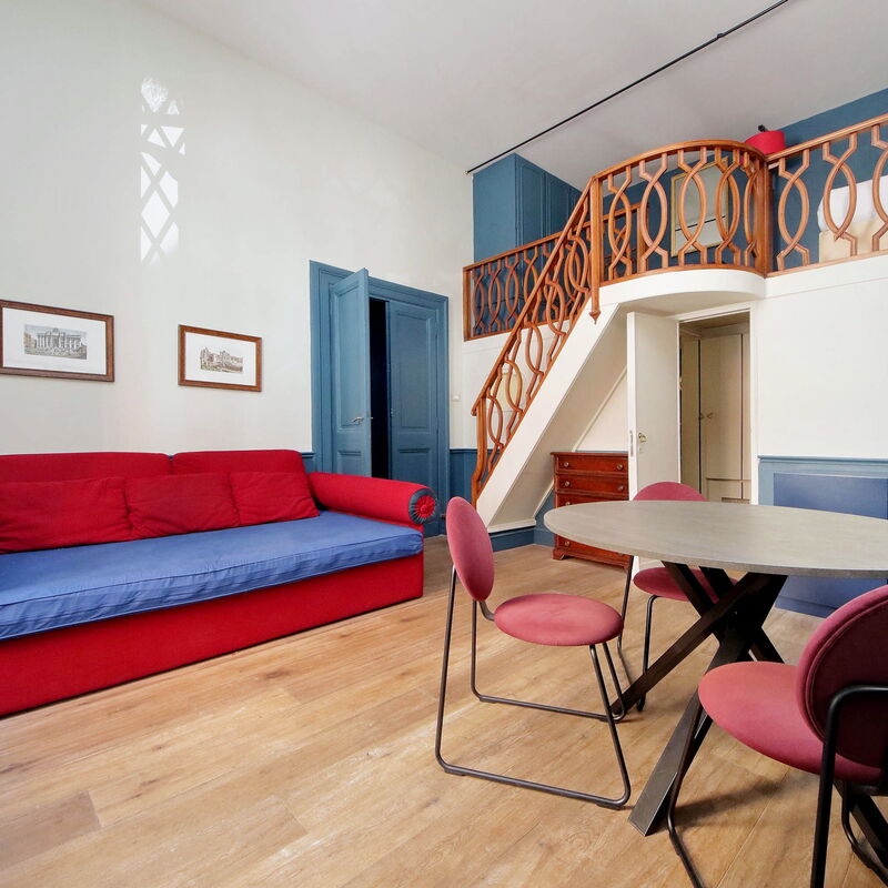 Studio con Soppalco • Via Gregoriana • Vicino Piazza di Spagna: Salle à manger, Salon