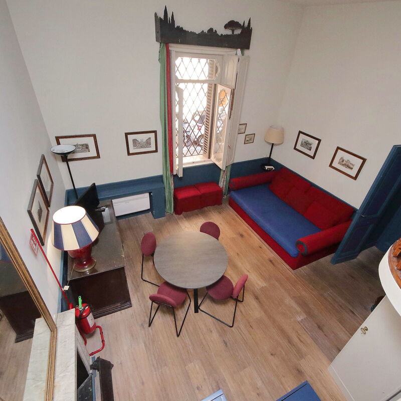 Studio con Soppalco • Via Gregoriana • Vicino Piazza di Spagna: Salle à manger, Salon