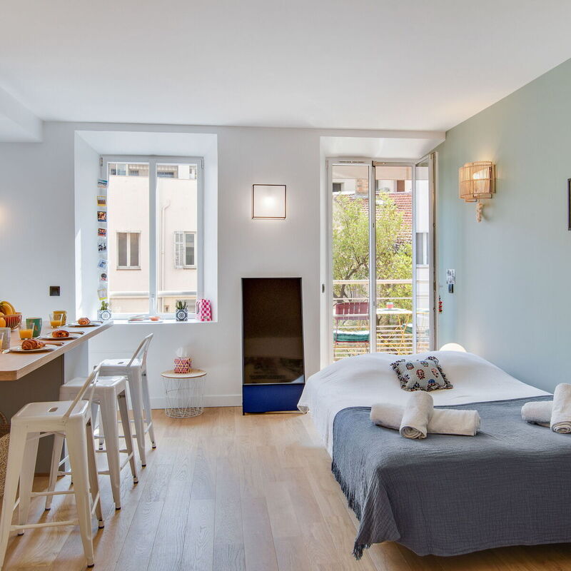 Gold Apartment Right On Famous Rue D'antibes!