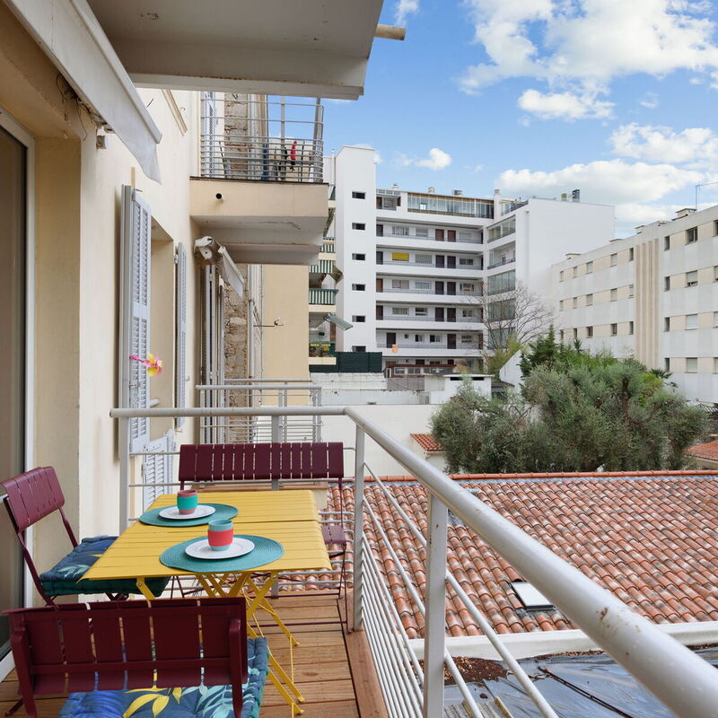 Gold Apartment Right On Famous Rue D'antibes!