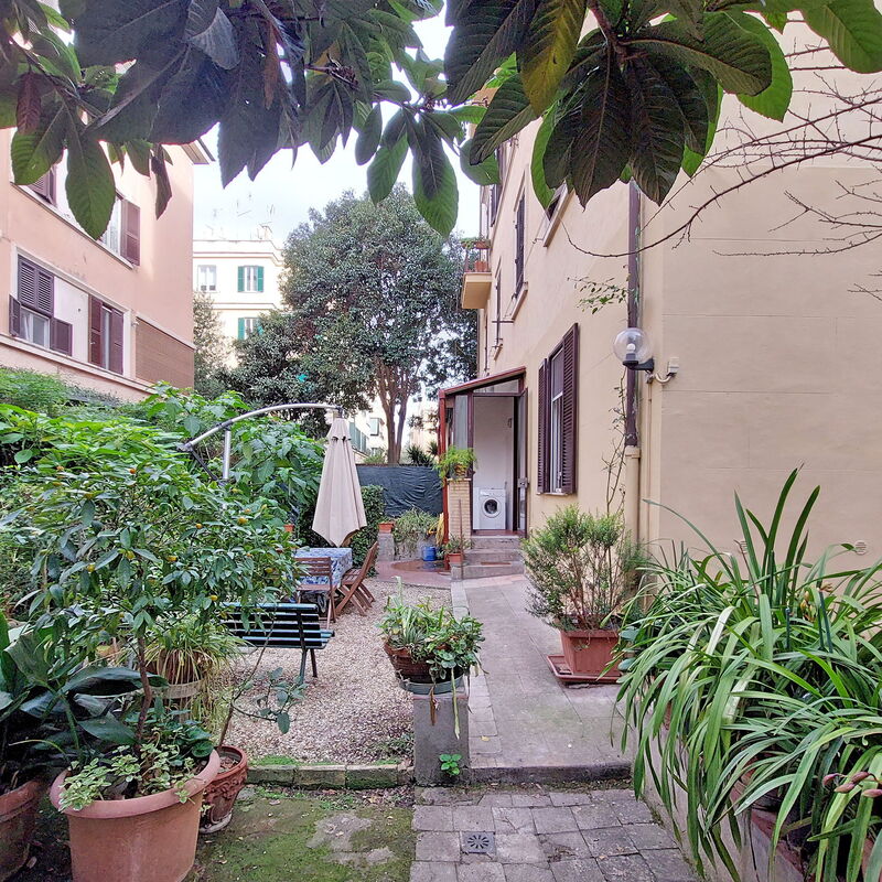 Clodia: Extérieurs, Jardin