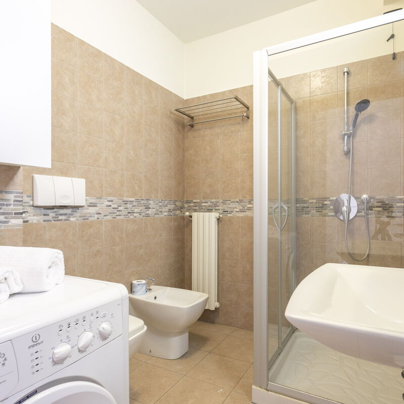 Pastorelli: Bathroom, Summer