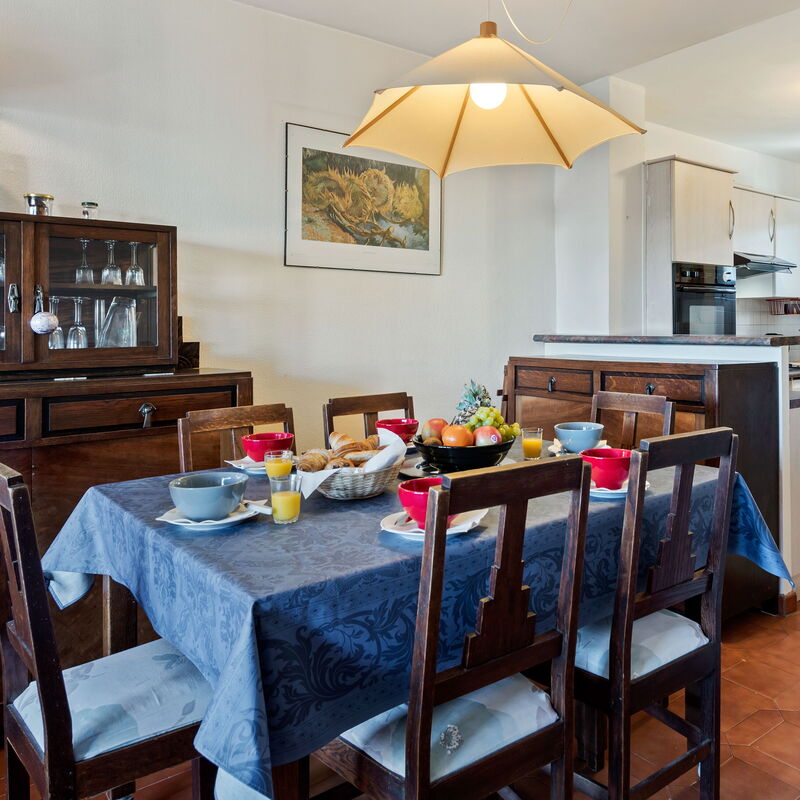 Les Jasmins Apartment: Dining Room, Kitchen