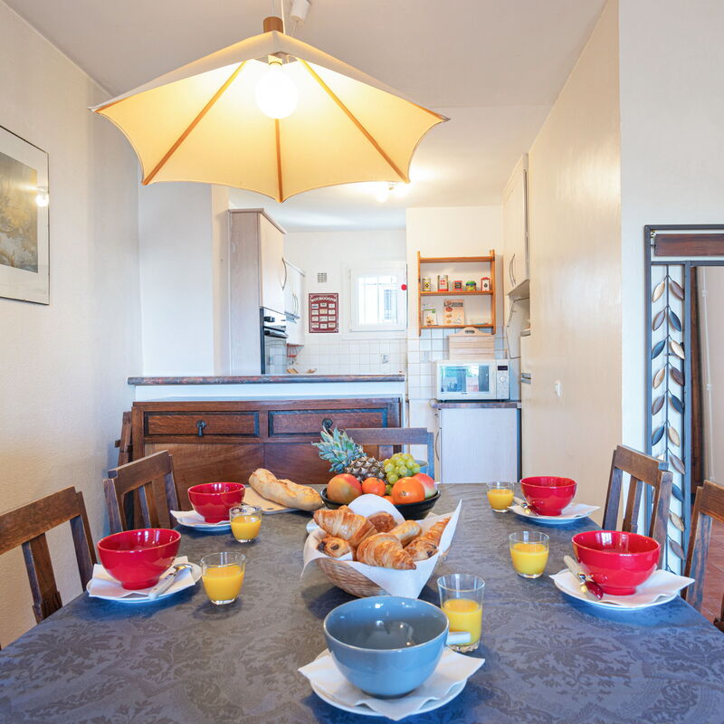 Les Jasmins Apartment: Dining Room, Living Room