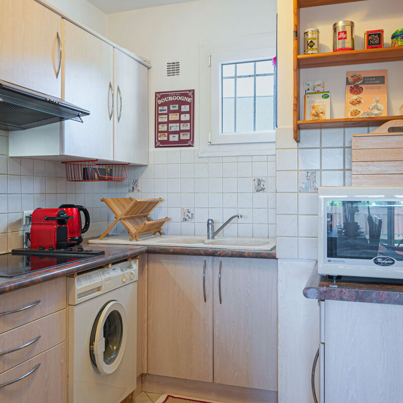 Les Jasmins Apartment: Kitchen