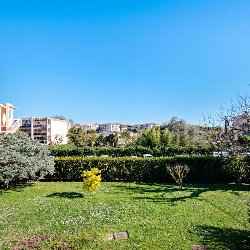 Les Jasmins Apartment: Balcony / Terrace / Patio, Building Exterior