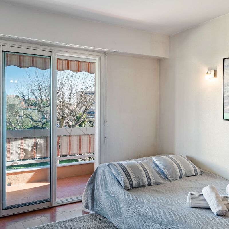 Les Jasmins Apartment: Bedroom