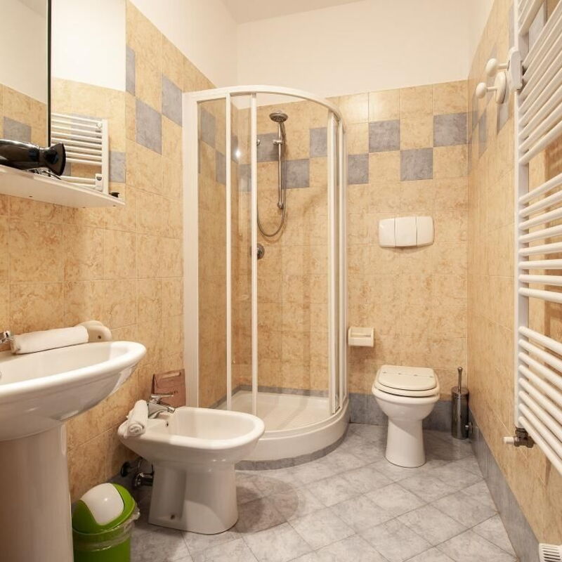 Poggibonsi: Bathroom, Spring