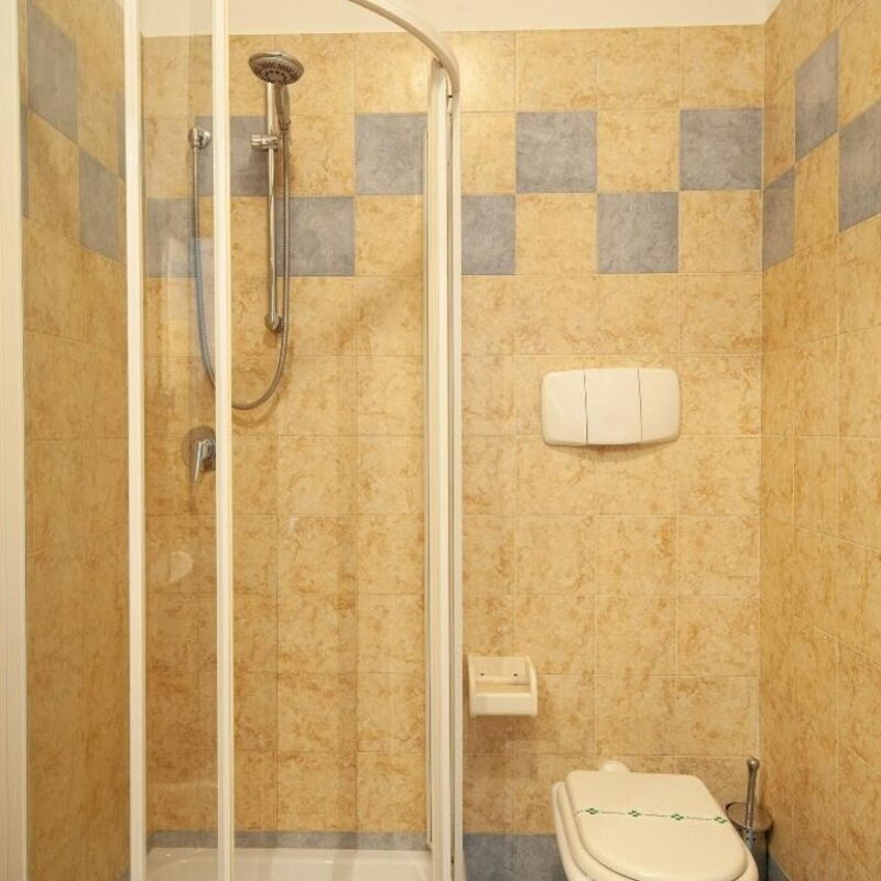 Poggibonsi: Bathroom, Spring