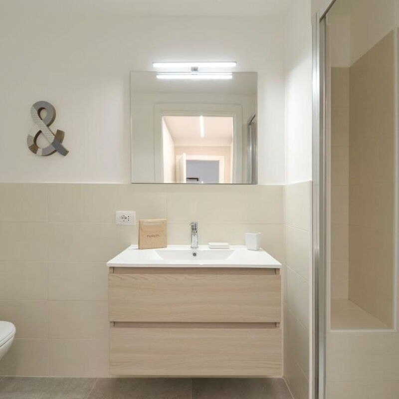 Vigevano: Autumn, Bathroom