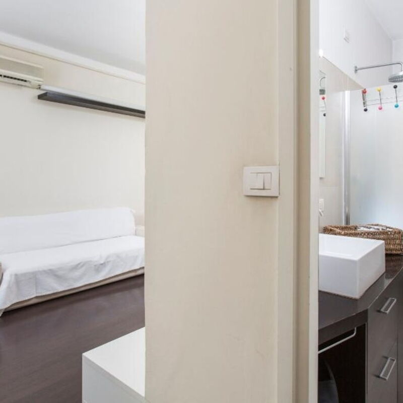 Pistrucci: Bathroom, Living Room