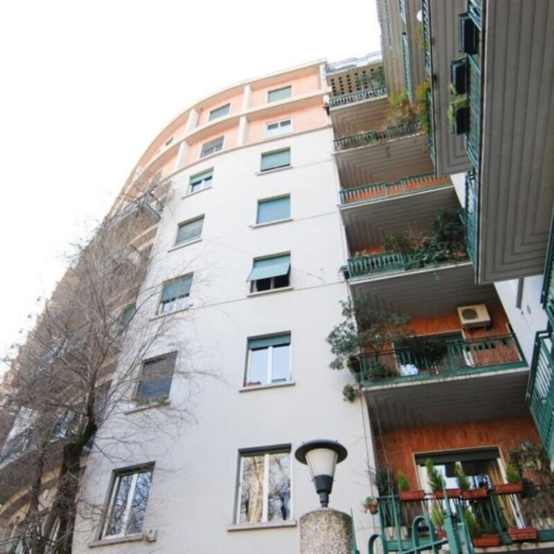 Conca Del Naviglio - 2915: Building Exterior