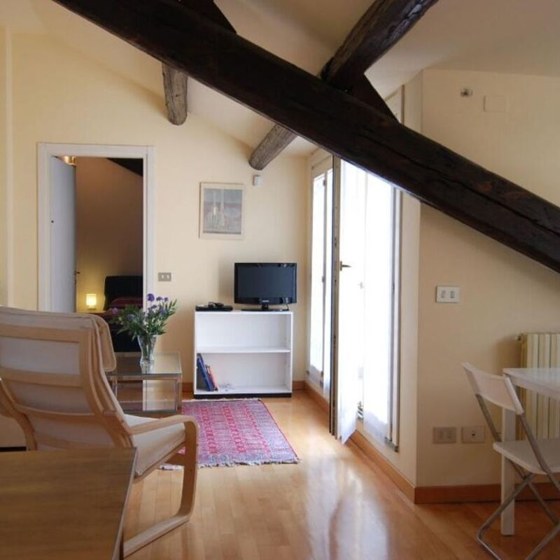 Disciplini: Kitchen, Living Room