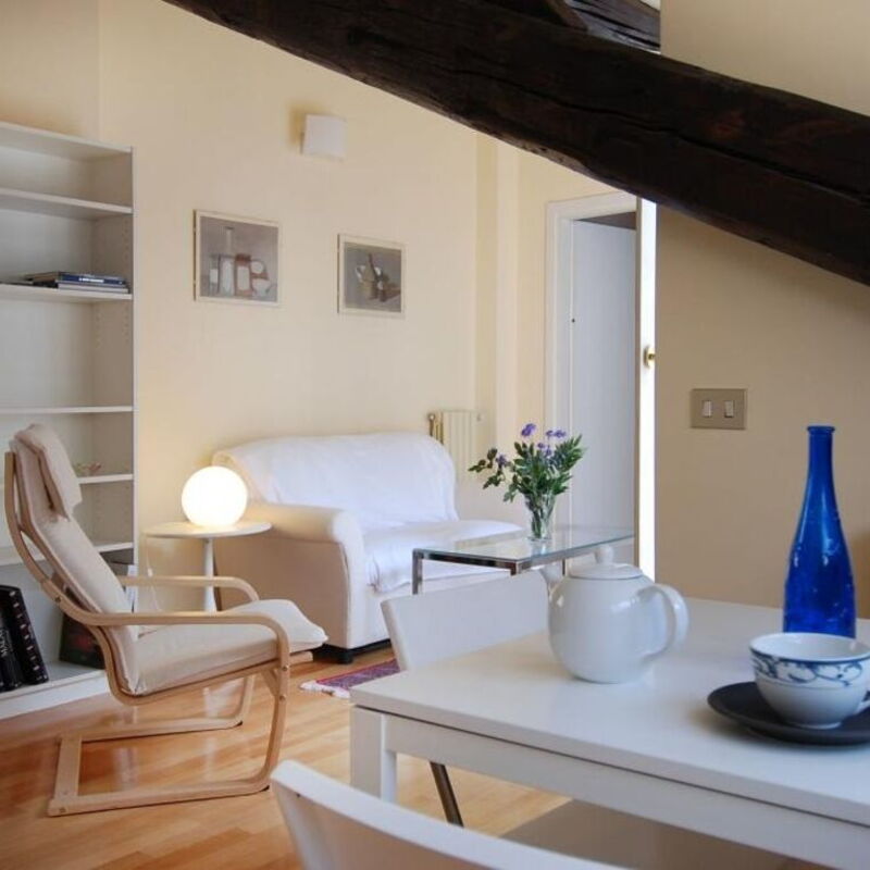 Disciplini: Kitchen, Living Room