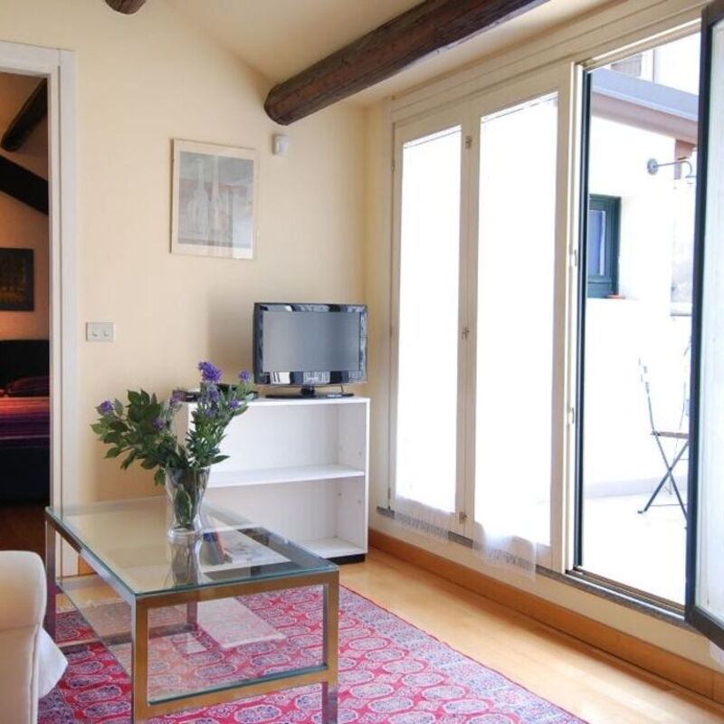 Disciplini: Kitchen, Living Room