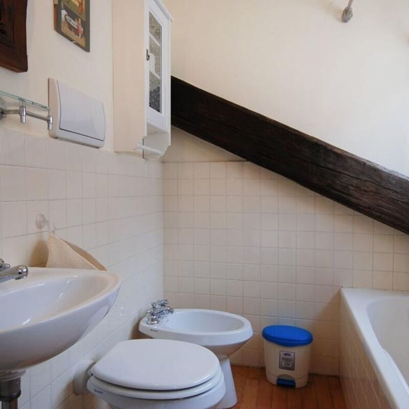 Disciplini: Bathroom