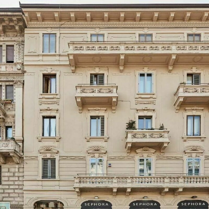 Argentina: Building Exterior