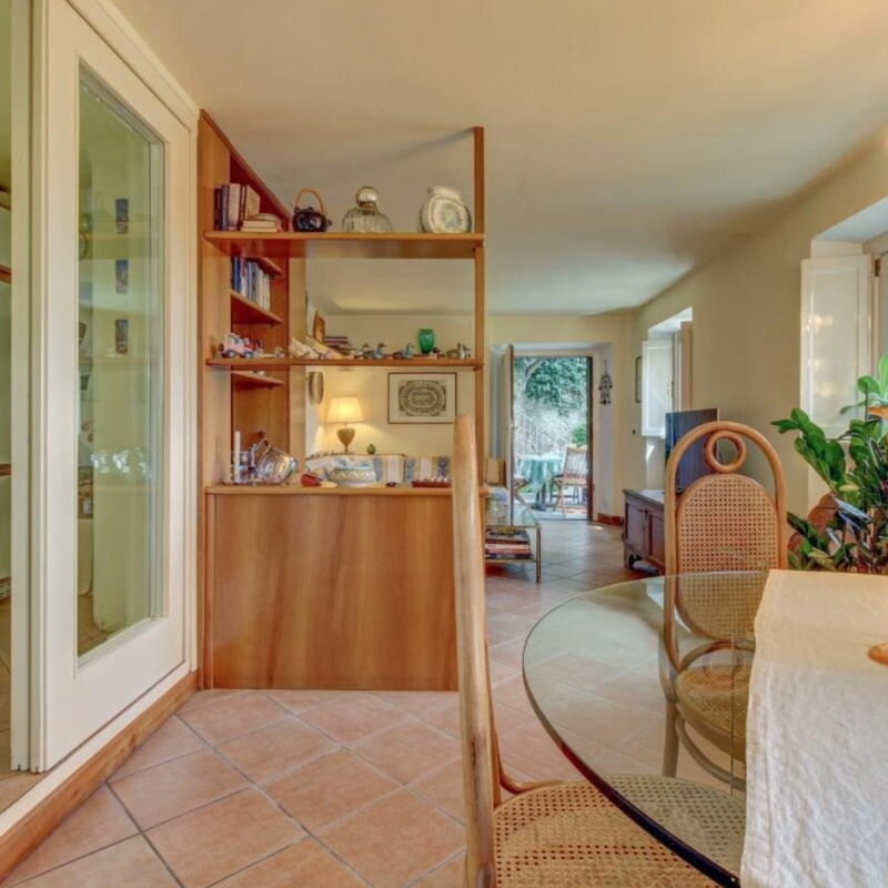 Villa Tobia Lake View Apartment: Dining Room, Living Room