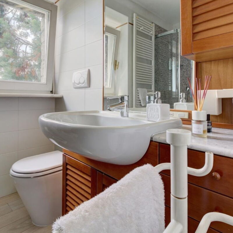 Villa Tobia Lake View Apartment: Bathroom