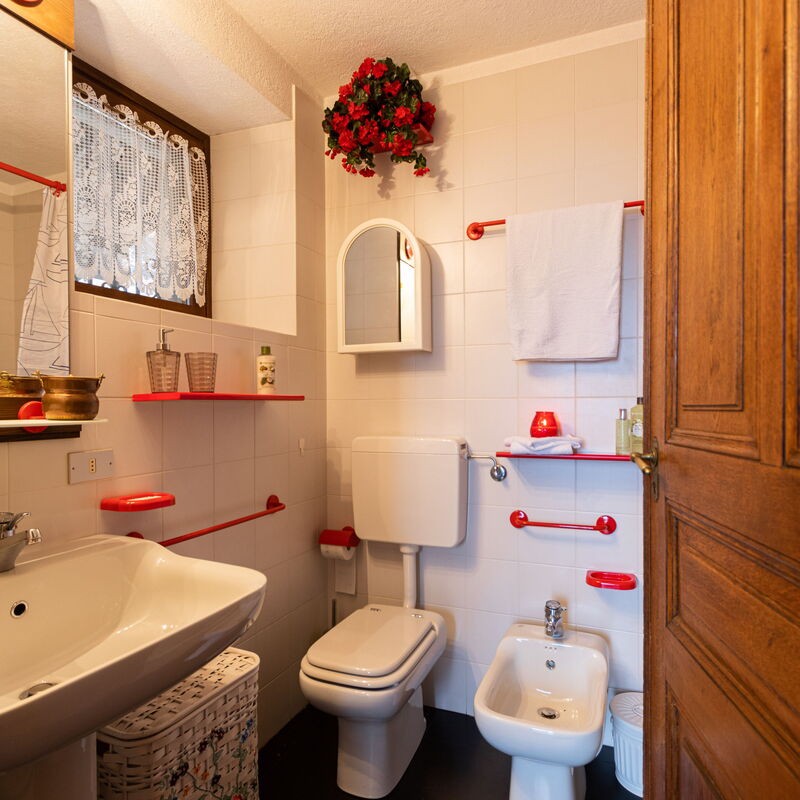 Relax Cottage In Vercana: Bathroom