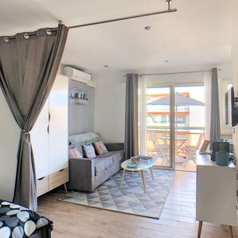 Juan Les Pins Centre - Studio Neuf Avec Terrasse - 3 Mins Des Plages