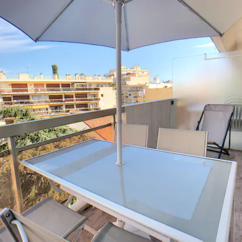 Juan Les Pins Centre - Studio Neuf Avec Terrasse - 3 Mins Des Plages: Balcon / Terrasse / Patio