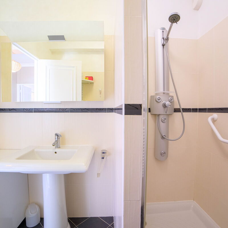 Les Hespérides: Bathroom