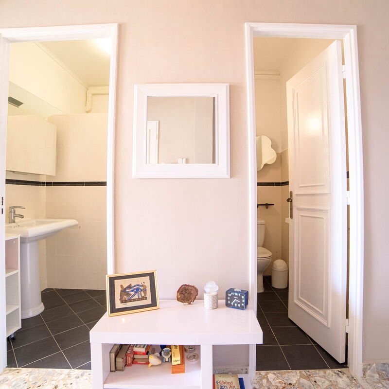 Les Hespérides: Bathroom