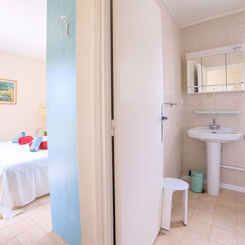 Villa Les Lauriers: chambre à coucher, Salle de bain