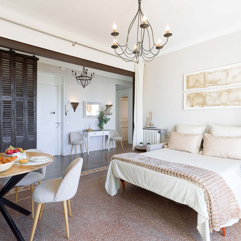 Bel Appartement 5* Vue Mer Et Suquet - Centre Cannes: Living Room