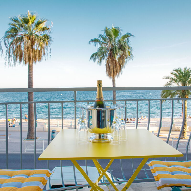 Bel Appartement Face à La Mer Près Du Centre