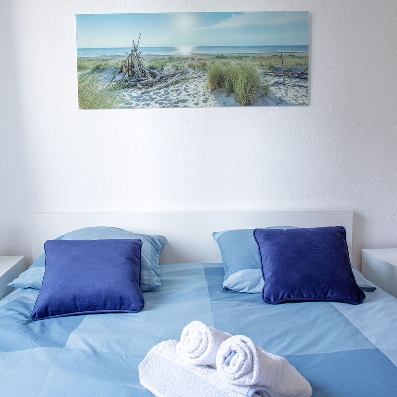 Bel Appartement Face à La Mer Près Du Centre: chambre à coucher