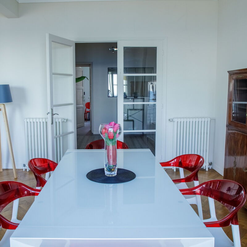 Bel Appartement Face à La Mer Près Du Centre: Salon