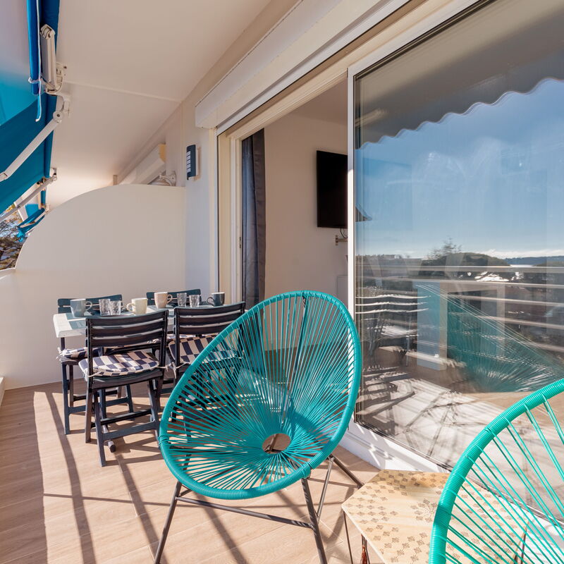 Apartment With Panoramic Sea View, Walk To The Beach: Balcon / Terrasse / Patio